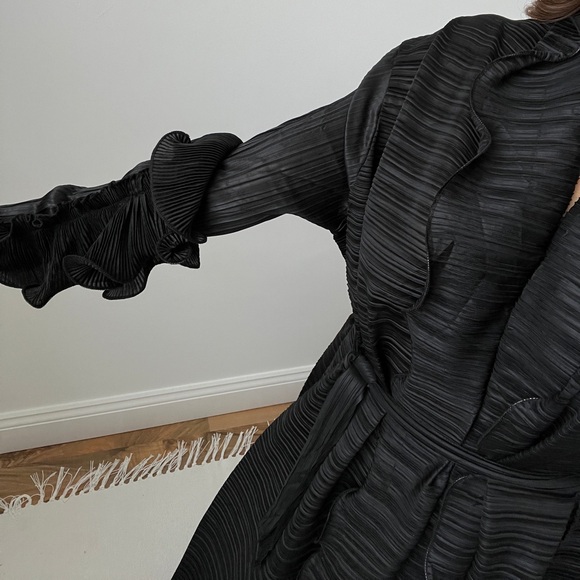 Fash Focused Modest Black Dress - Picture 4 of 5